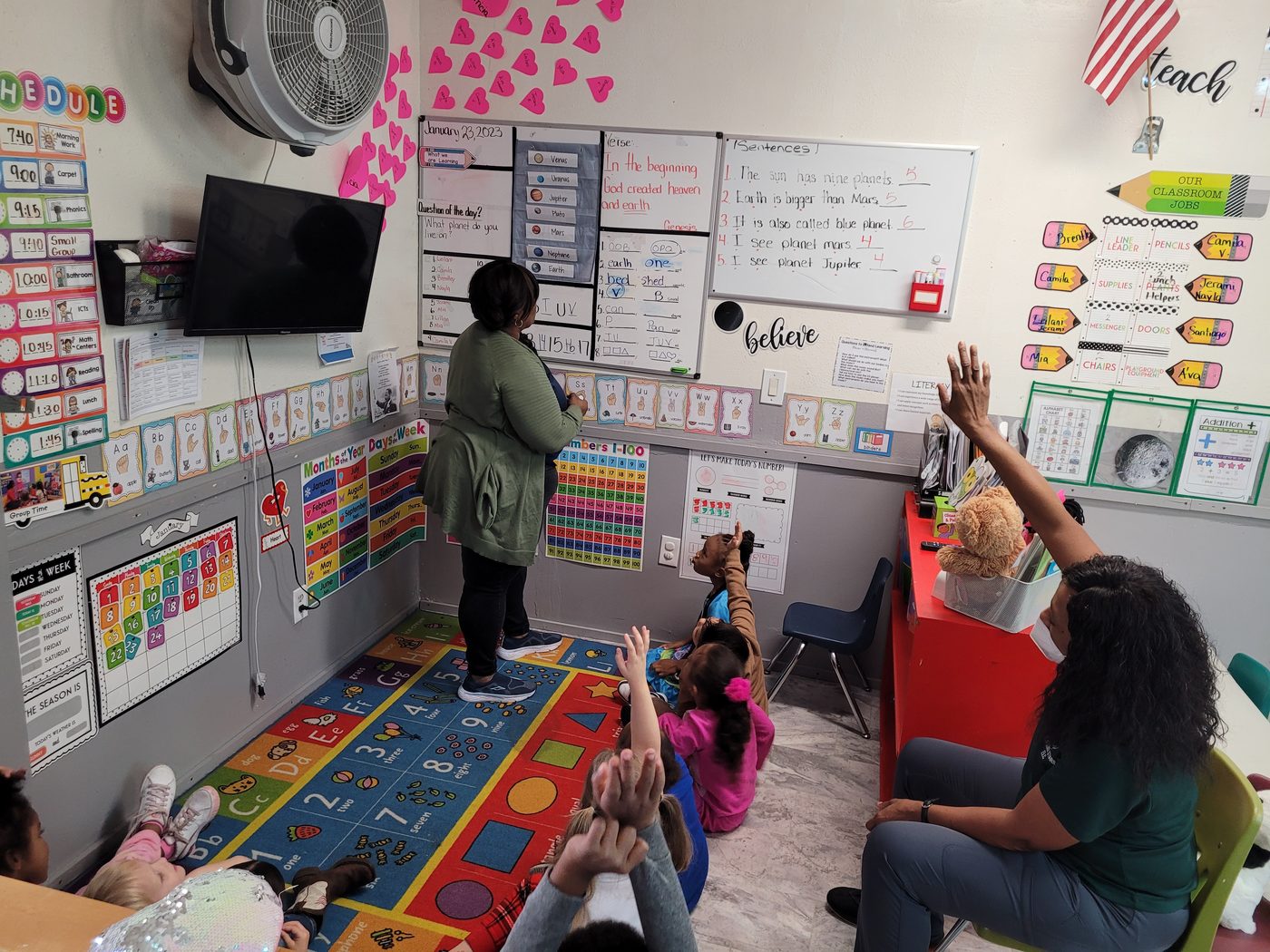 Morning circle time in the VPK classroom